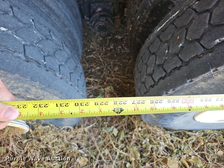 image for item IO9757 1997 Mack RD688S dump truck