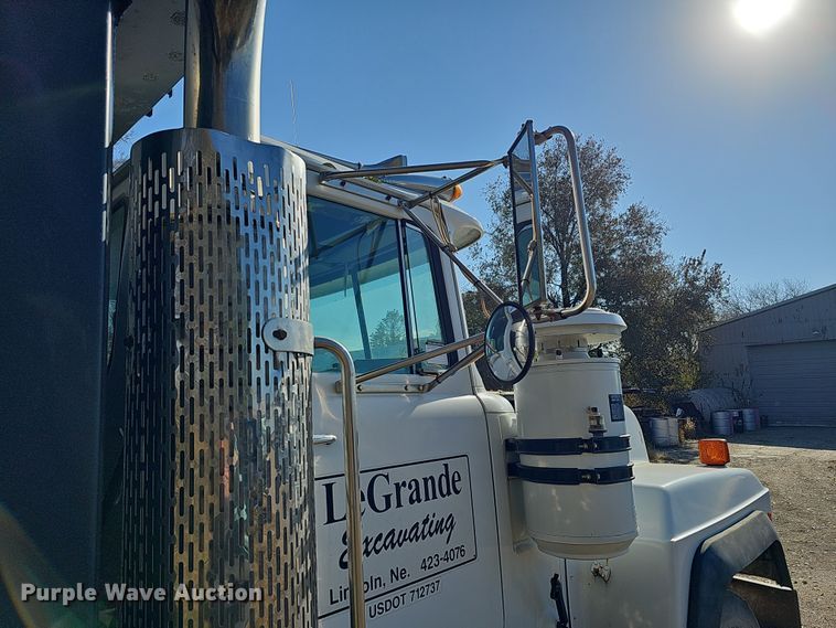 image for item IO9757 1997 Mack RD688S dump truck