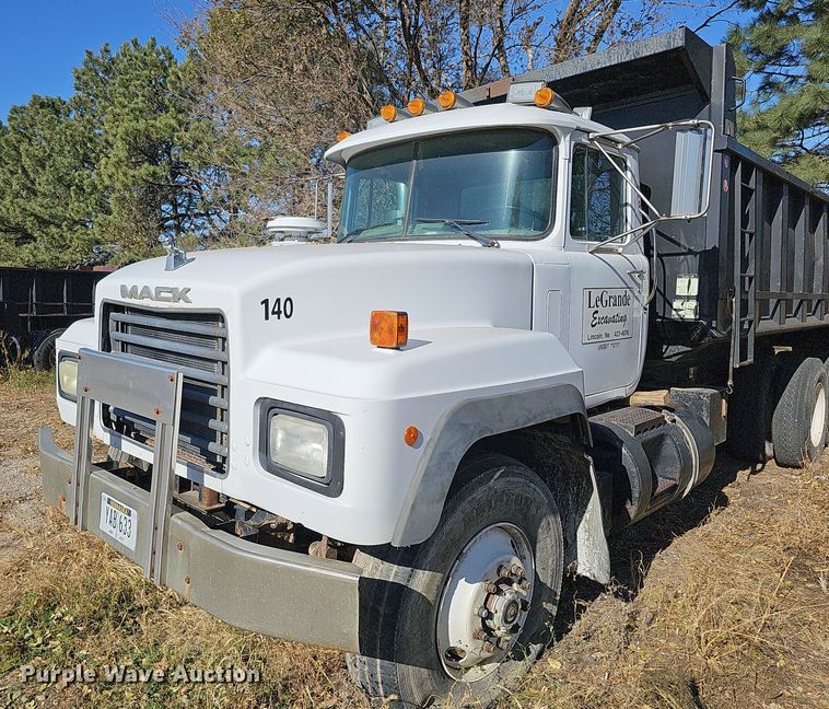 image for item IO9757 1997 Mack RD688S dump truck