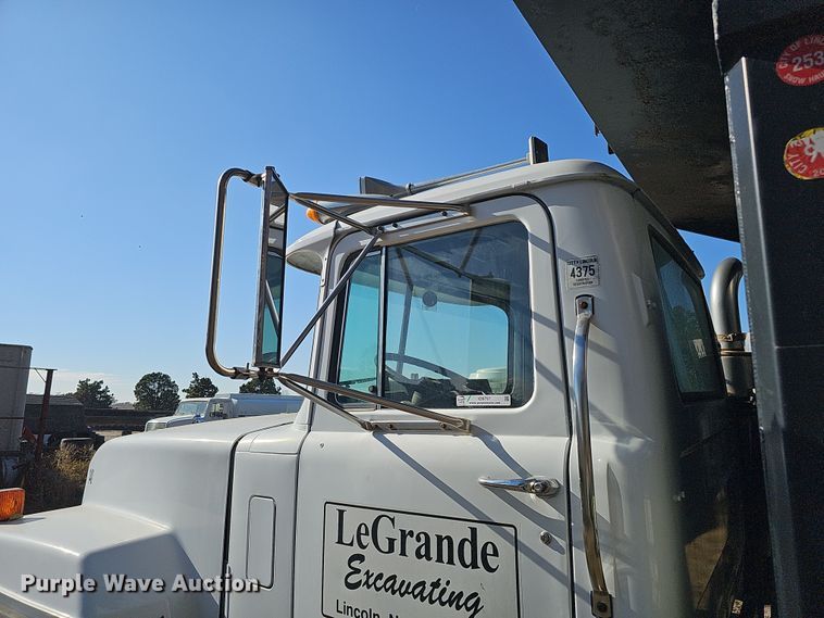 image for item IO9757 1997 Mack RD688S dump truck