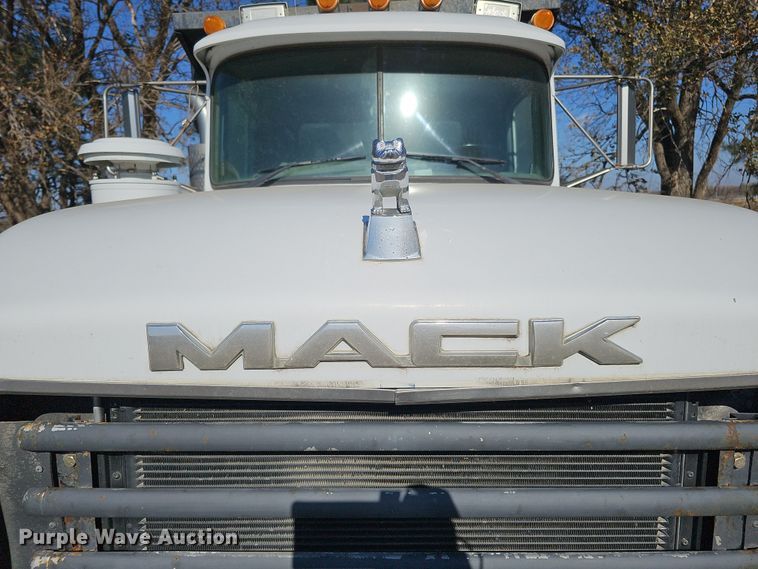image for item IO9757 1997 Mack RD688S dump truck