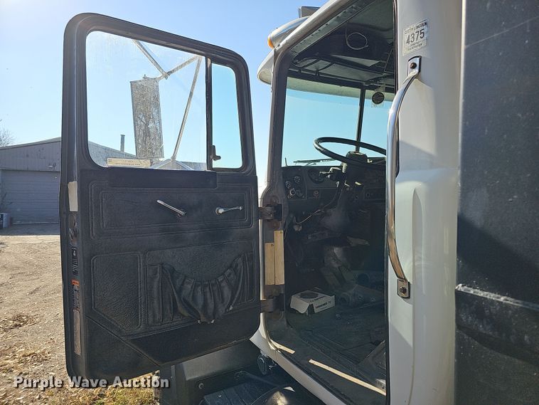 image for item IO9757 1997 Mack RD688S dump truck