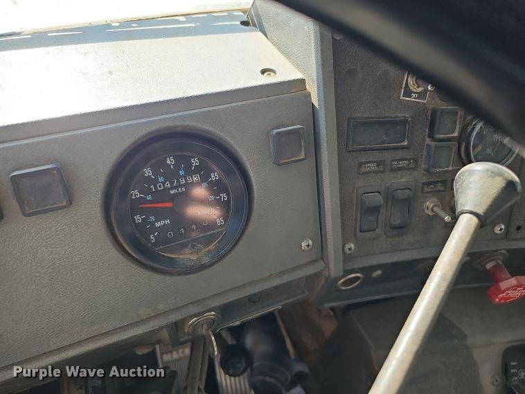 image for item IO9757 1997 Mack RD688S dump truck