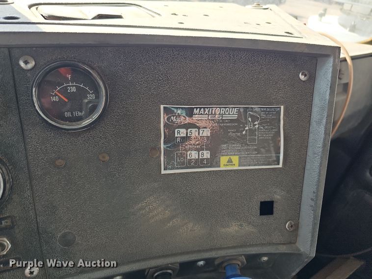 image for item IO9757 1997 Mack RD688S dump truck