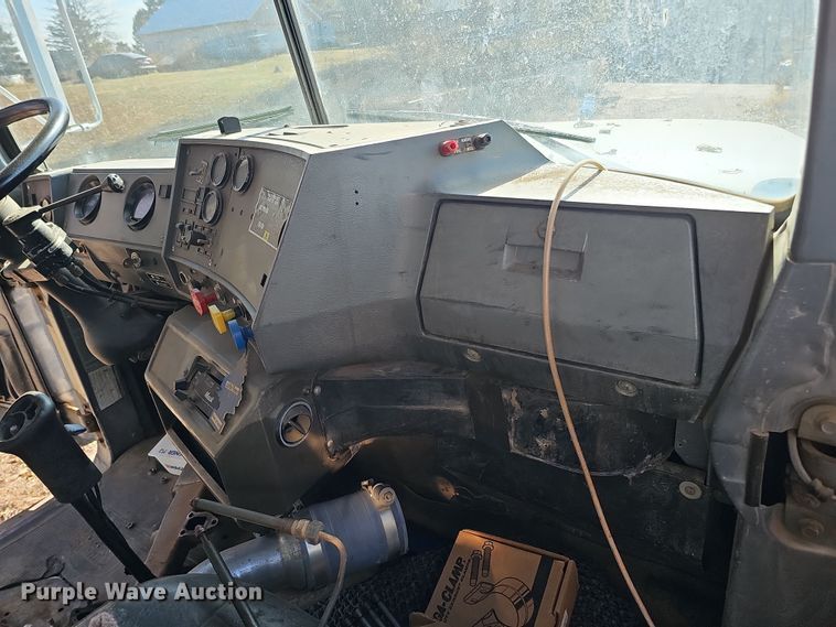 image for item IO9757 1997 Mack RD688S dump truck