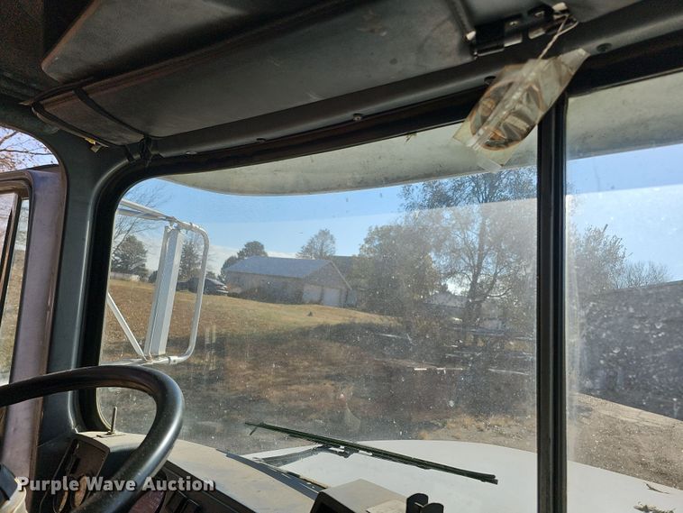 image for item IO9757 1997 Mack RD688S dump truck