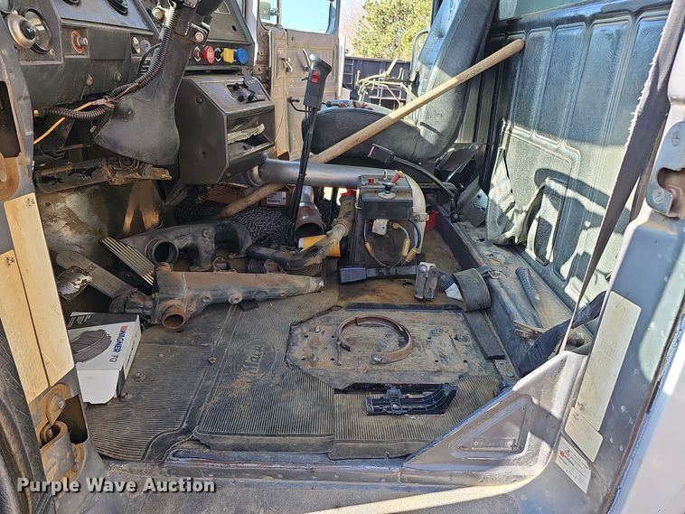 image for item IO9757 1997 Mack RD688S dump truck