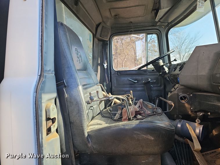 image for item IO9757 1997 Mack RD688S dump truck