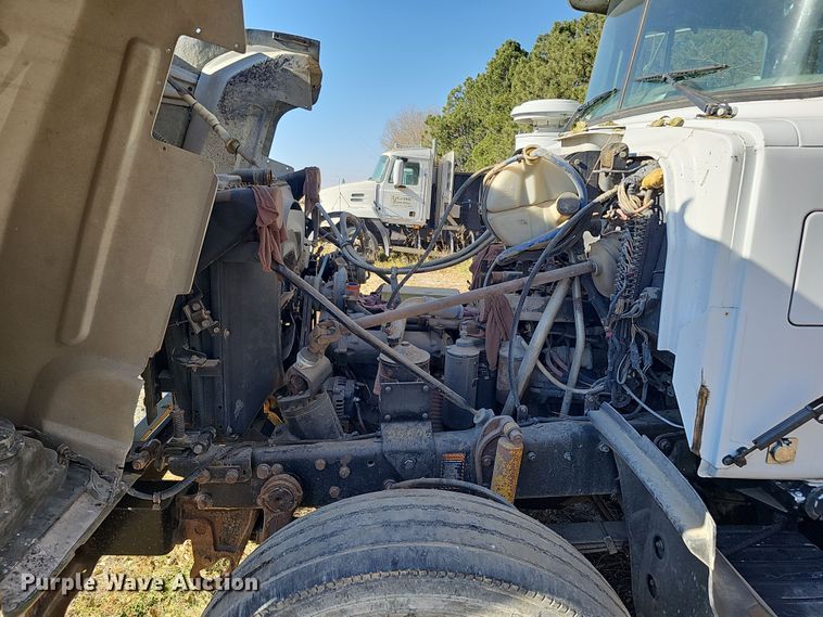 image for item IO9757 1997 Mack RD688S dump truck