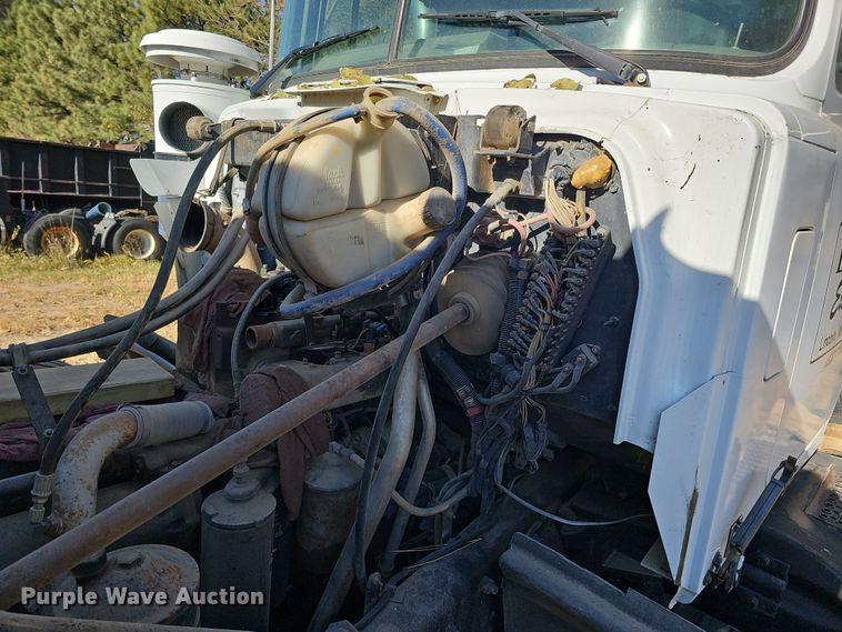 image for item IO9757 1997 Mack RD688S dump truck