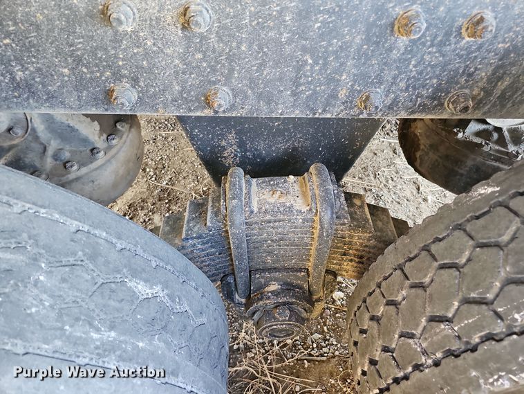 image for item IO9757 1997 Mack RD688S dump truck