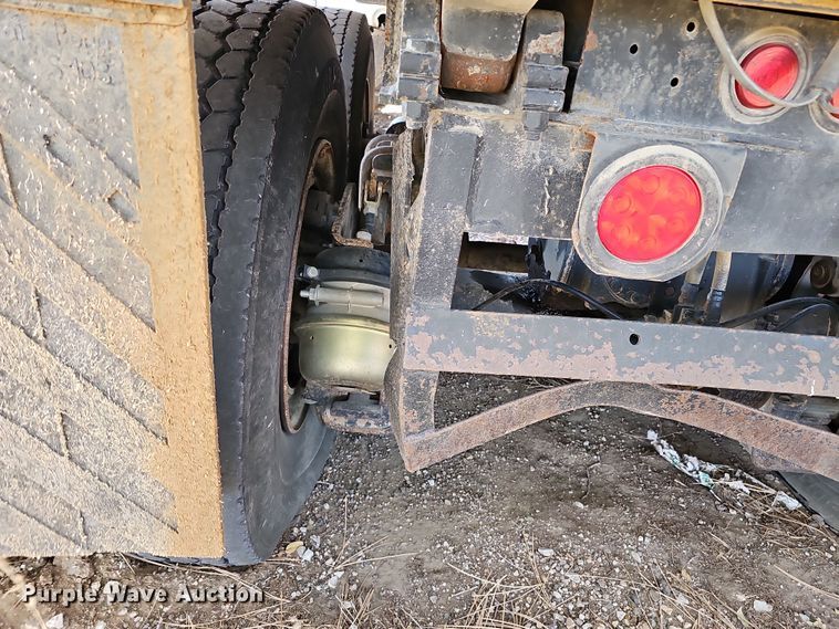 image for item IO9757 1997 Mack RD688S dump truck