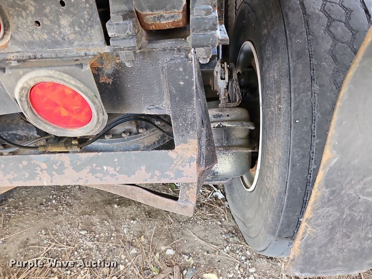 image for item IO9757 1997 Mack RD688S dump truck