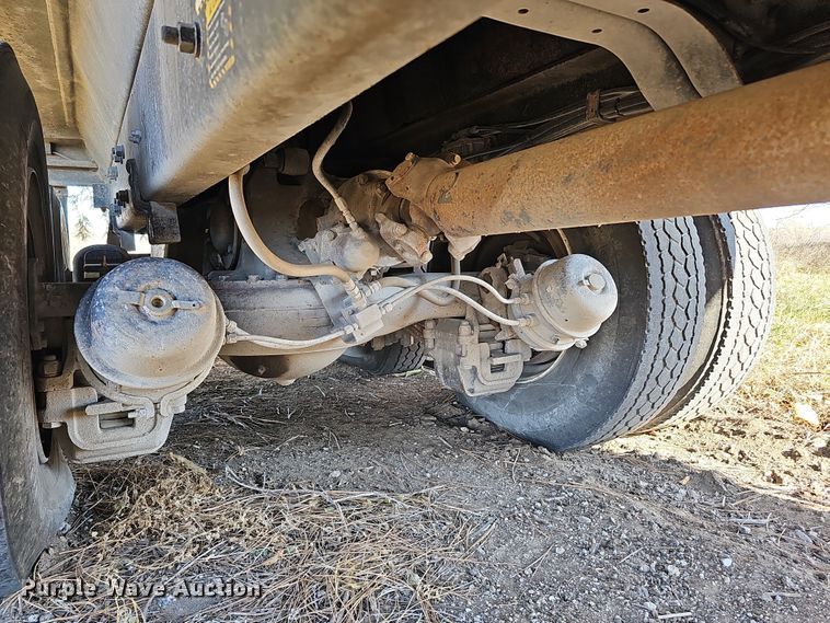 image for item IO9757 1997 Mack RD688S dump truck