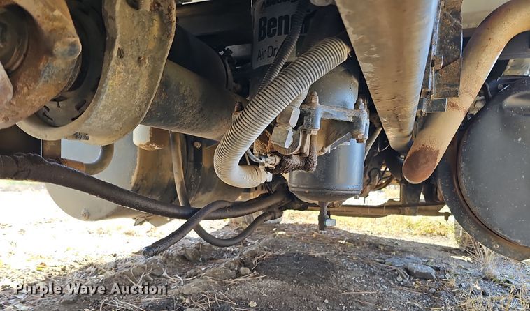 image for item IO9757 1997 Mack RD688S dump truck