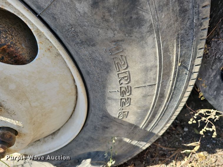 image for item IO9757 1997 Mack RD688S dump truck