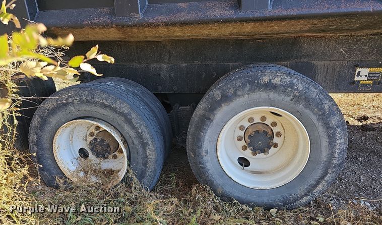 image for item IO9757 1997 Mack RD688S dump truck