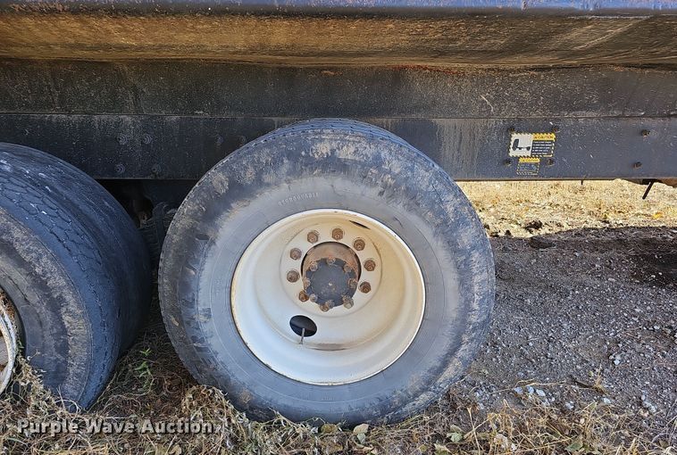 image for item IO9757 1997 Mack RD688S dump truck