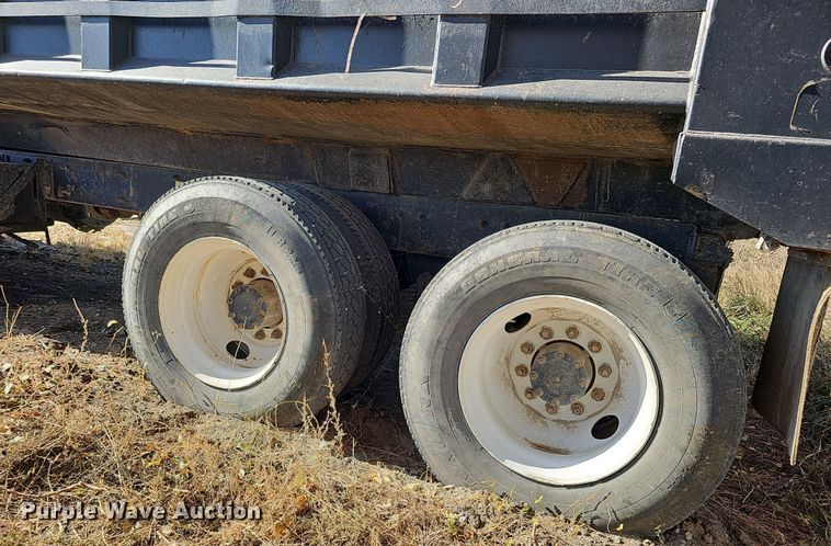 image for item IO9757 1997 Mack RD688S dump truck