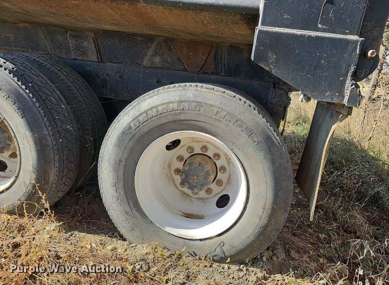 image for item IO9757 1997 Mack RD688S dump truck