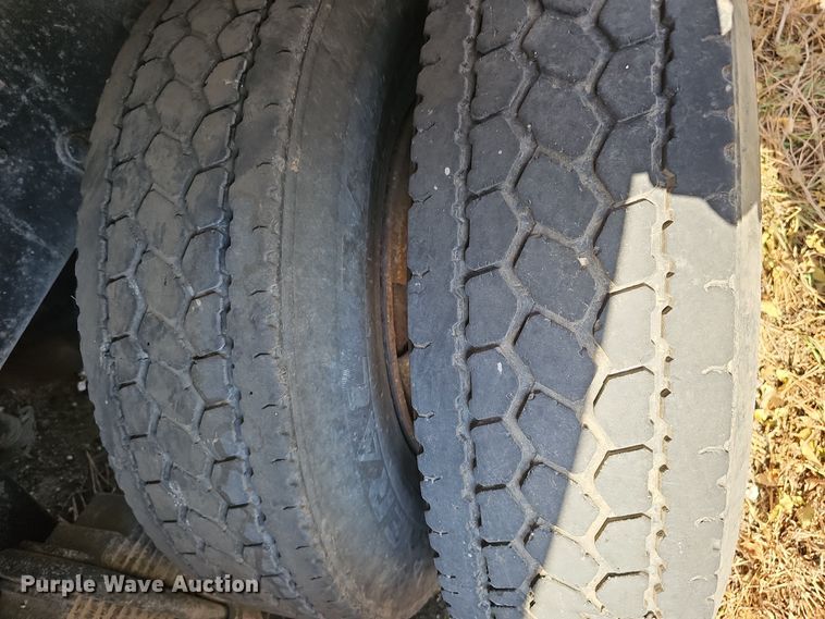 image for item IO9757 1997 Mack RD688S dump truck