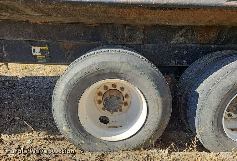 image for item IO9757 1997 Mack RD688S dump truck