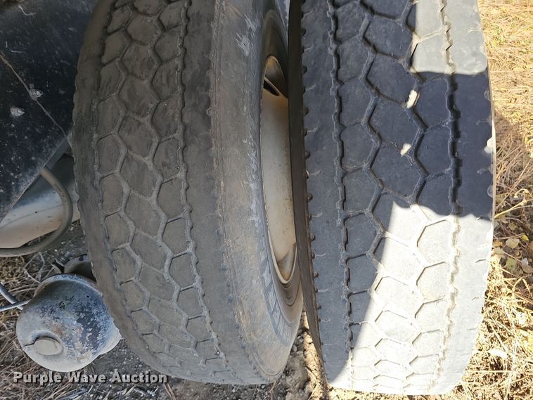 image for item IO9757 1997 Mack RD688S dump truck