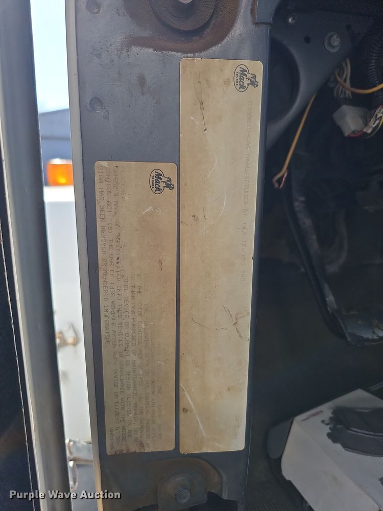 image for item IO9757 1997 Mack RD688S dump truck