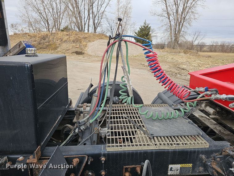 image for item IO9758 2001 Mack CX613 Vision semi truck