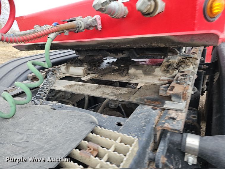 image for item IO9758 2001 Mack CX613 Vision semi truck