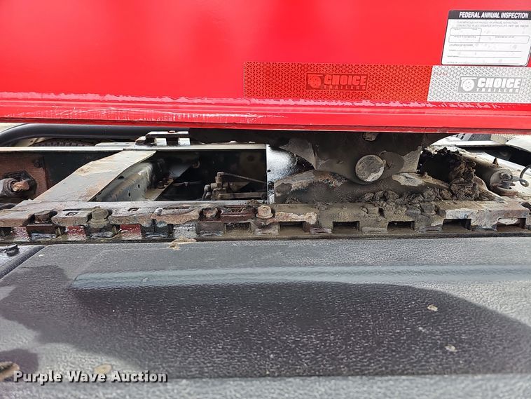 image for item IO9758 2001 Mack CX613 Vision semi truck