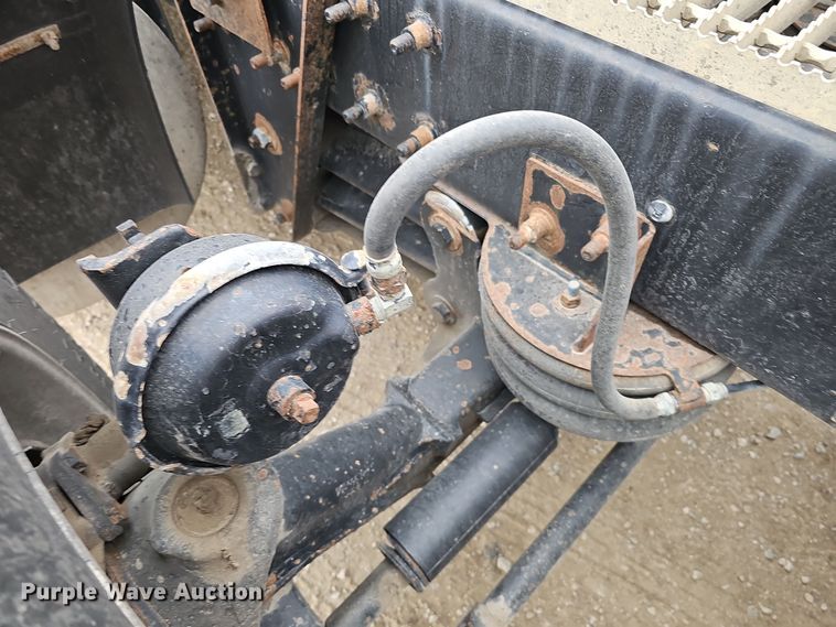 image for item IO9758 2001 Mack CX613 Vision semi truck