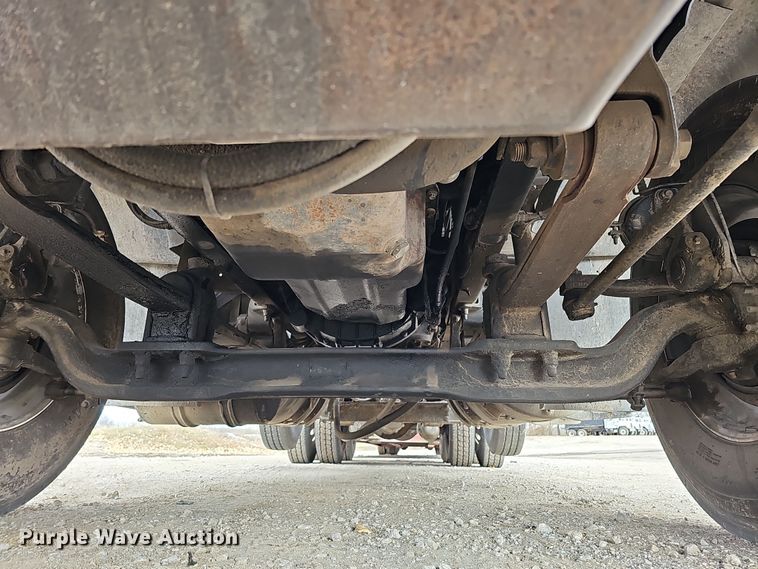 image for item IO9758 2001 Mack CX613 Vision semi truck