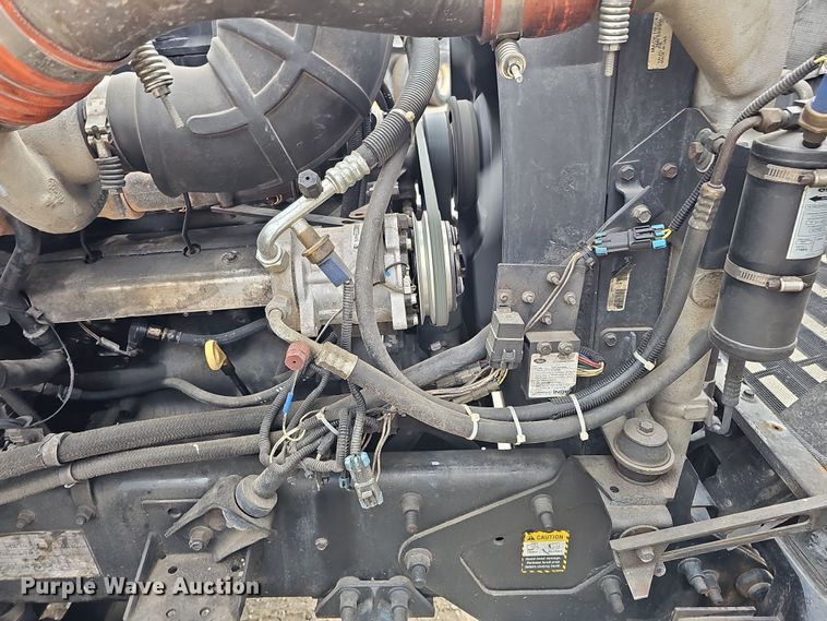 image for item IO9758 2001 Mack CX613 Vision semi truck