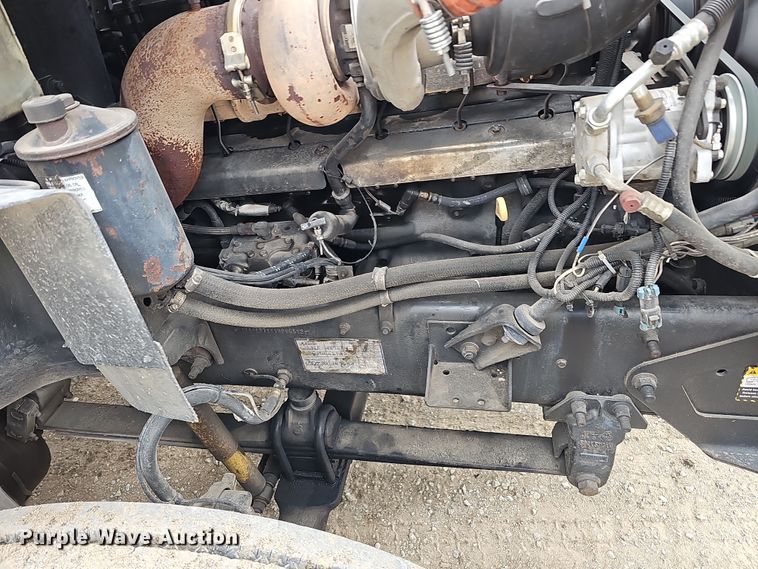 image for item IO9758 2001 Mack CX613 Vision semi truck