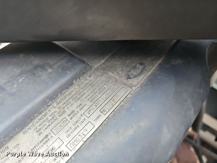 image for item IO9758 2001 Mack CX613 Vision semi truck