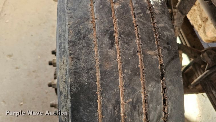 image for item IO9758 2001 Mack CX613 Vision semi truck