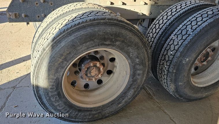 image for item IO9758 2001 Mack CX613 Vision semi truck