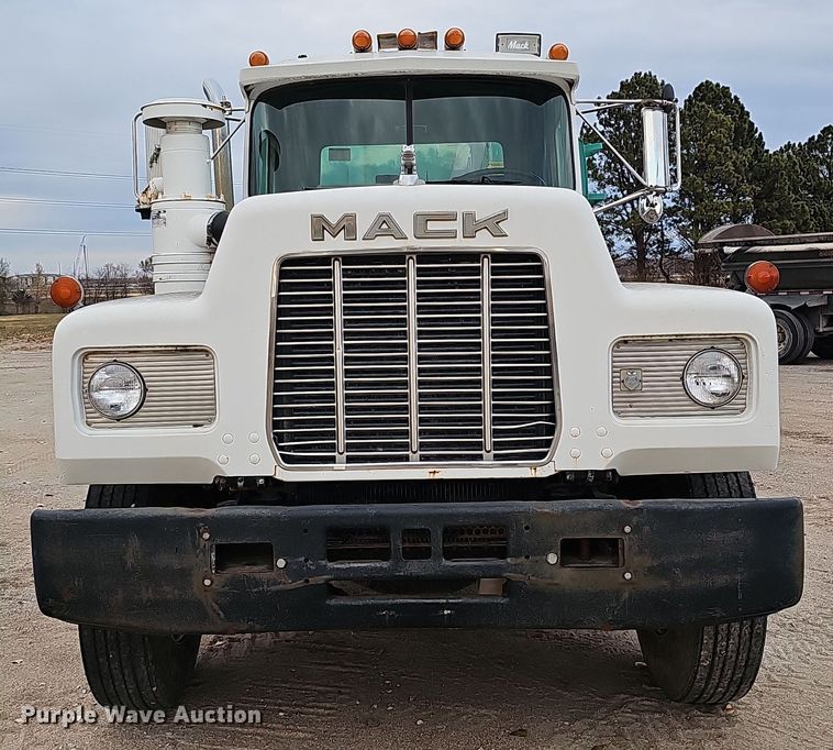 image for item IO9759 1990 Mack RD690S water truck