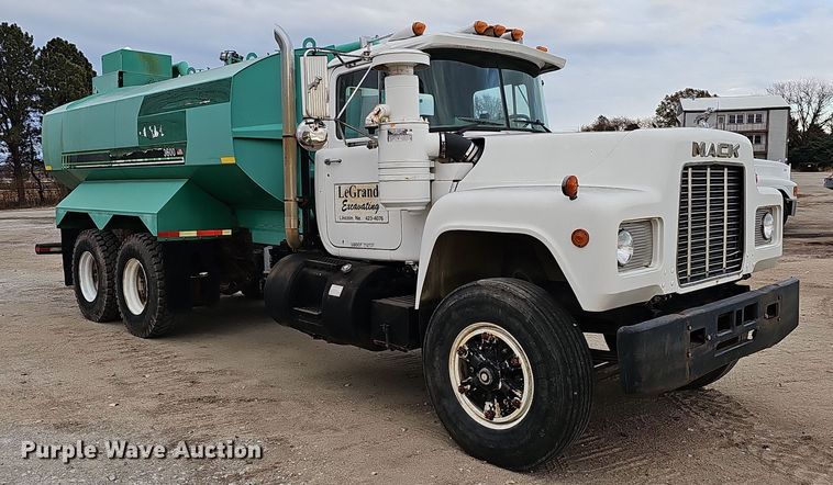 image for item IO9759 1990 Mack RD690S water truck