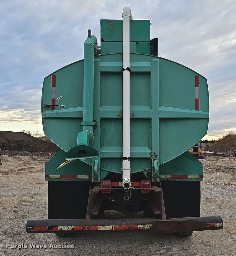 image for item IO9759 1990 Mack RD690S water truck