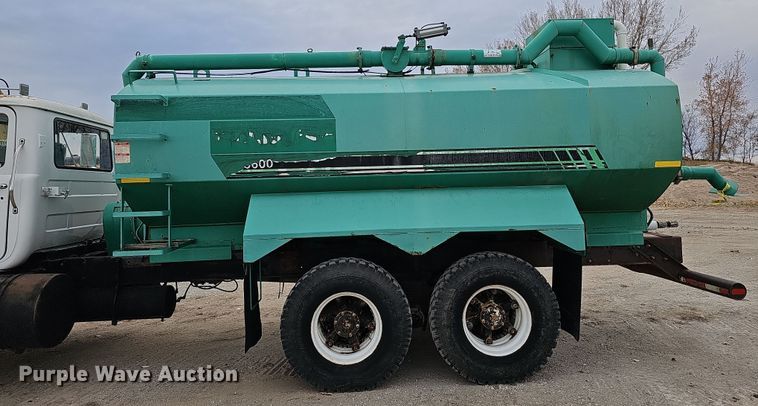 image for item IO9759 1990 Mack RD690S water truck