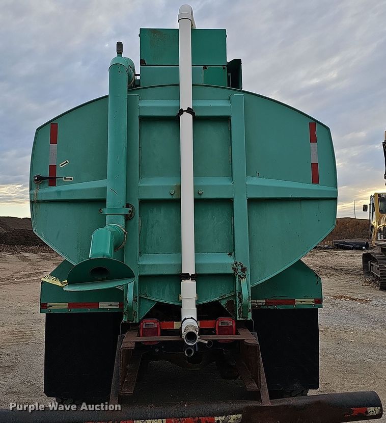 image for item IO9759 1990 Mack RD690S water truck