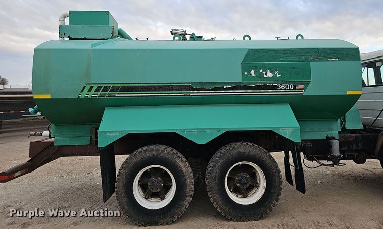 image for item IO9759 1990 Mack RD690S water truck