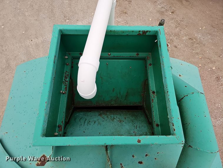 image for item IO9759 1990 Mack RD690S water truck