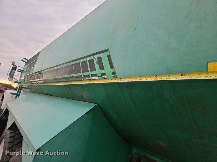 image for item IO9759 1990 Mack RD690S water truck