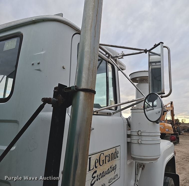 image for item IO9759 1990 Mack RD690S water truck