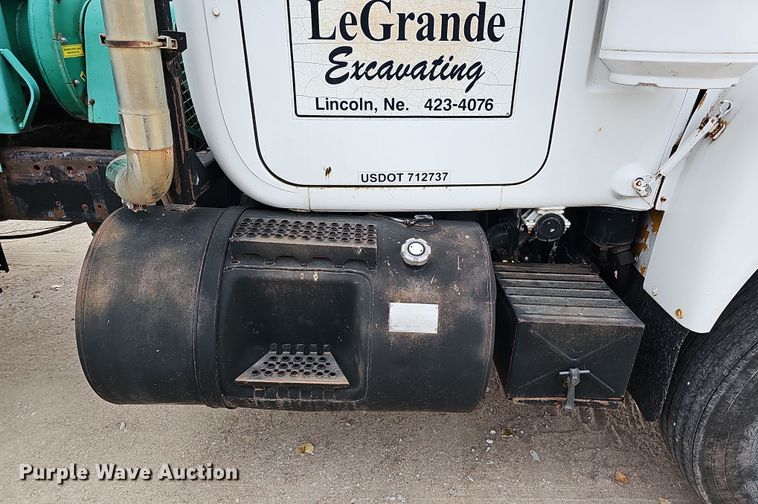 image for item IO9759 1990 Mack RD690S water truck