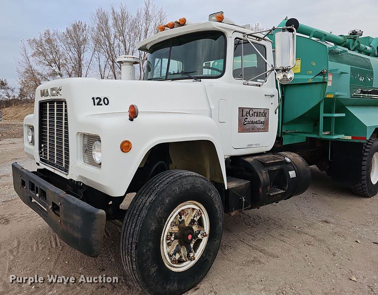 image for item IO9759 1990 Mack RD690S water truck