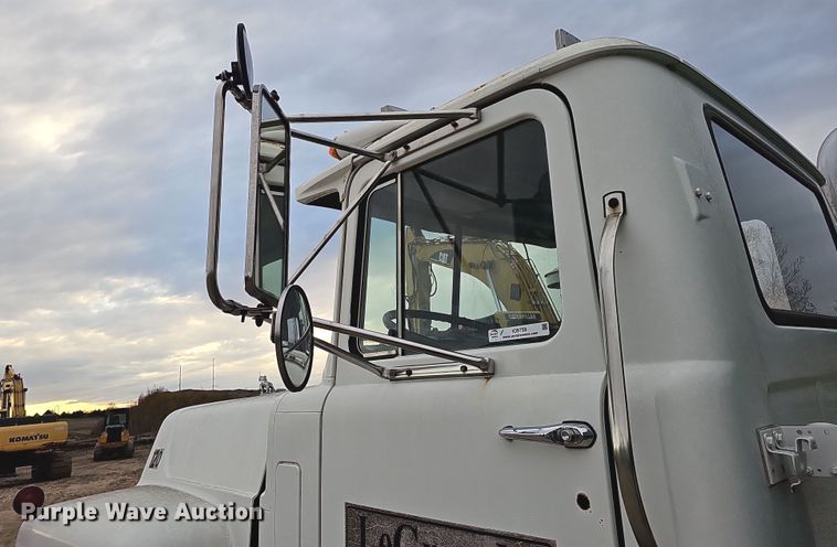 image for item IO9759 1990 Mack RD690S water truck